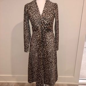 Authentic vintage dress from the 1970s. Pristine.